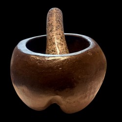 Molcajete marrón con mazo...